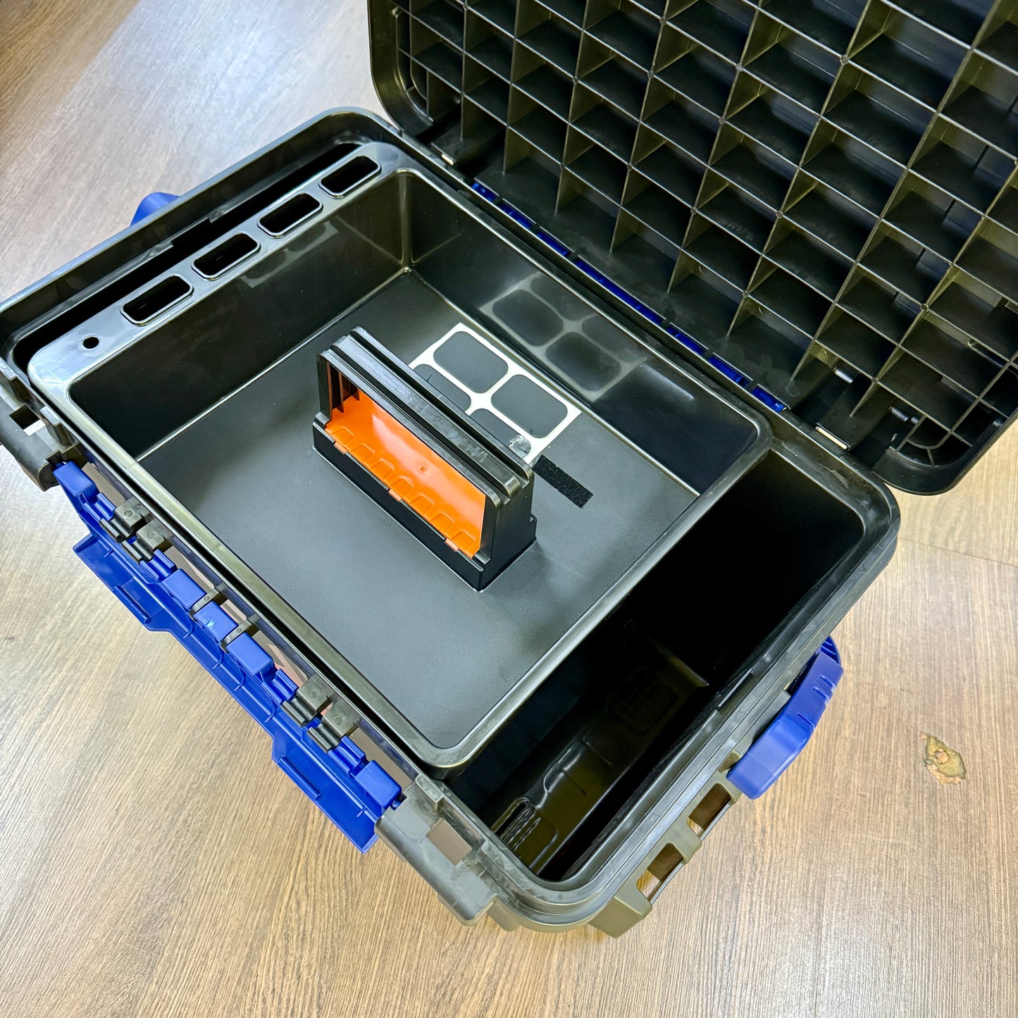 22 TB9000 Black/Blue/Red mix