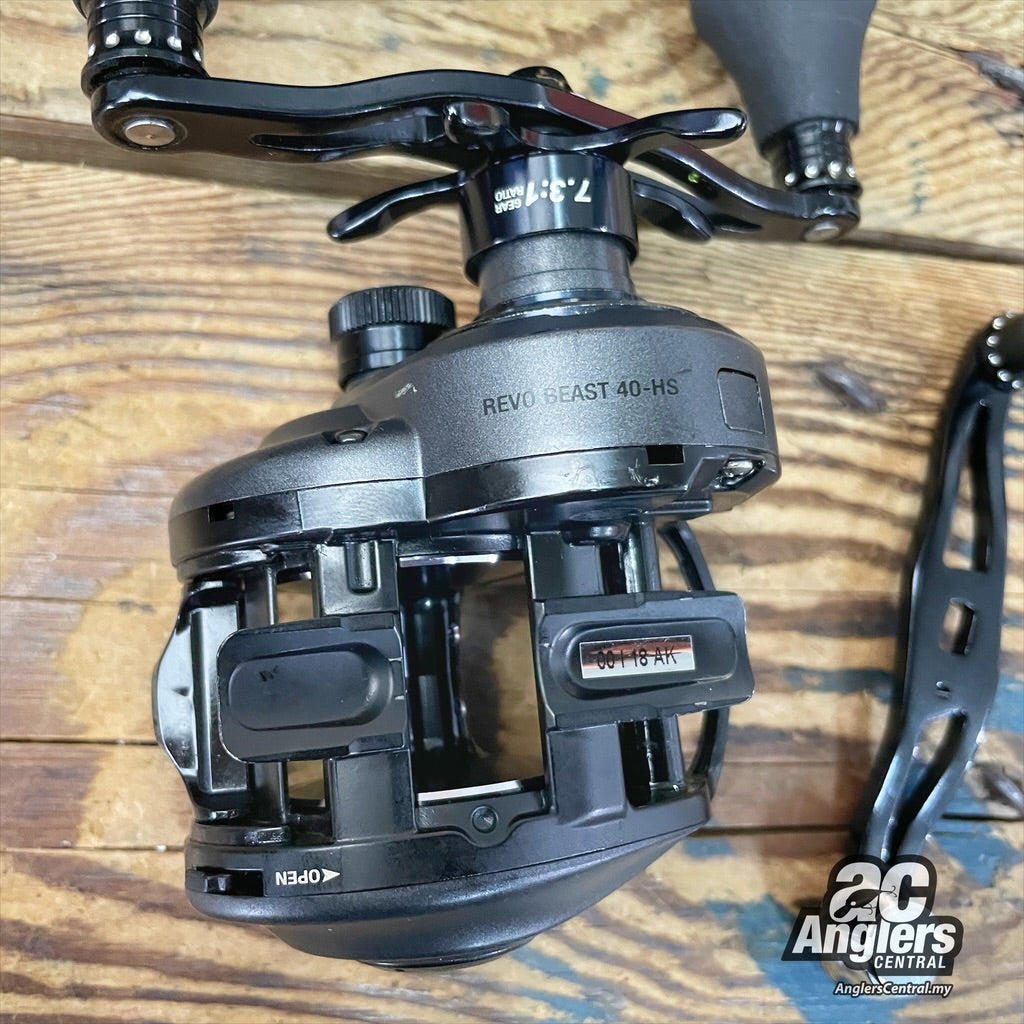 2018 Revo Beast 40-HS (USED, 9/10) with box + handle