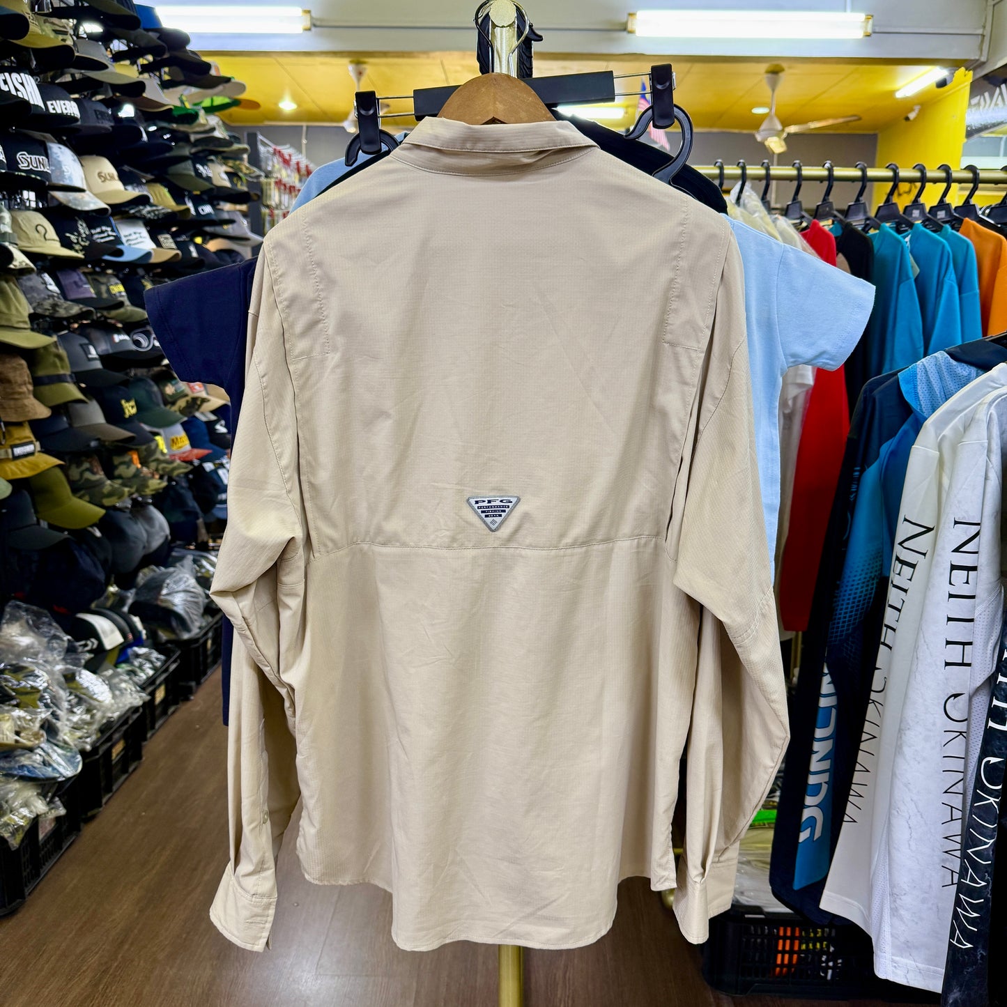 Columbia PFG Omni-Shade Khaki M (USED, 9/10)