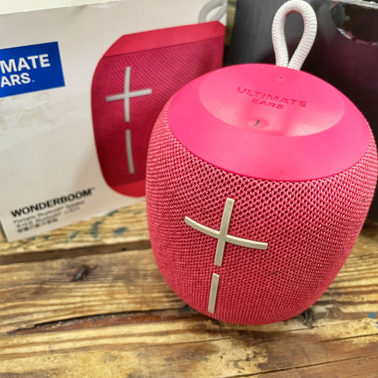 UE Wonderboom (USED, 9/10) with box and cable