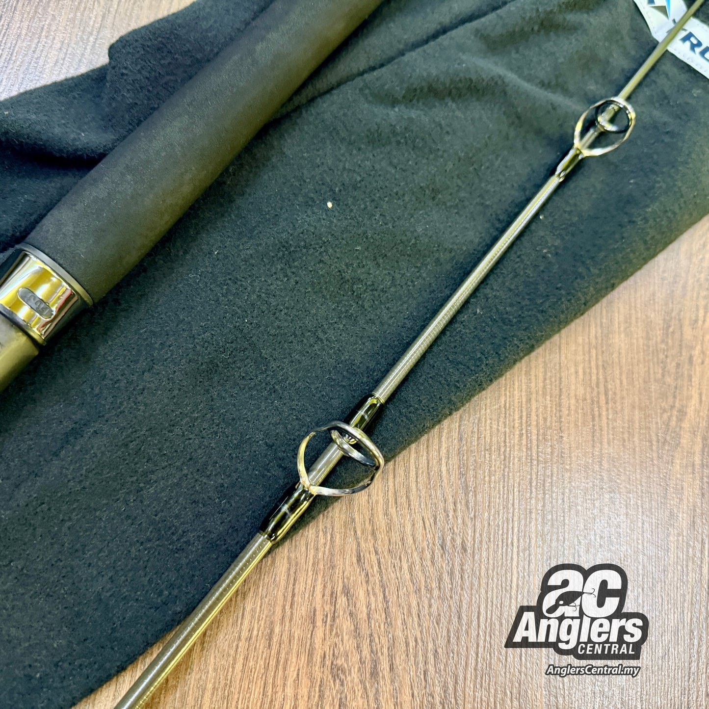 White Insight 828 (USED, 8.5/10) with rod bag/sleeve