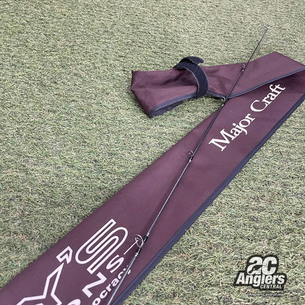 Day's Seasons DC-52ML 8-14lb (USED, 9/10) with rod sleeve/bag