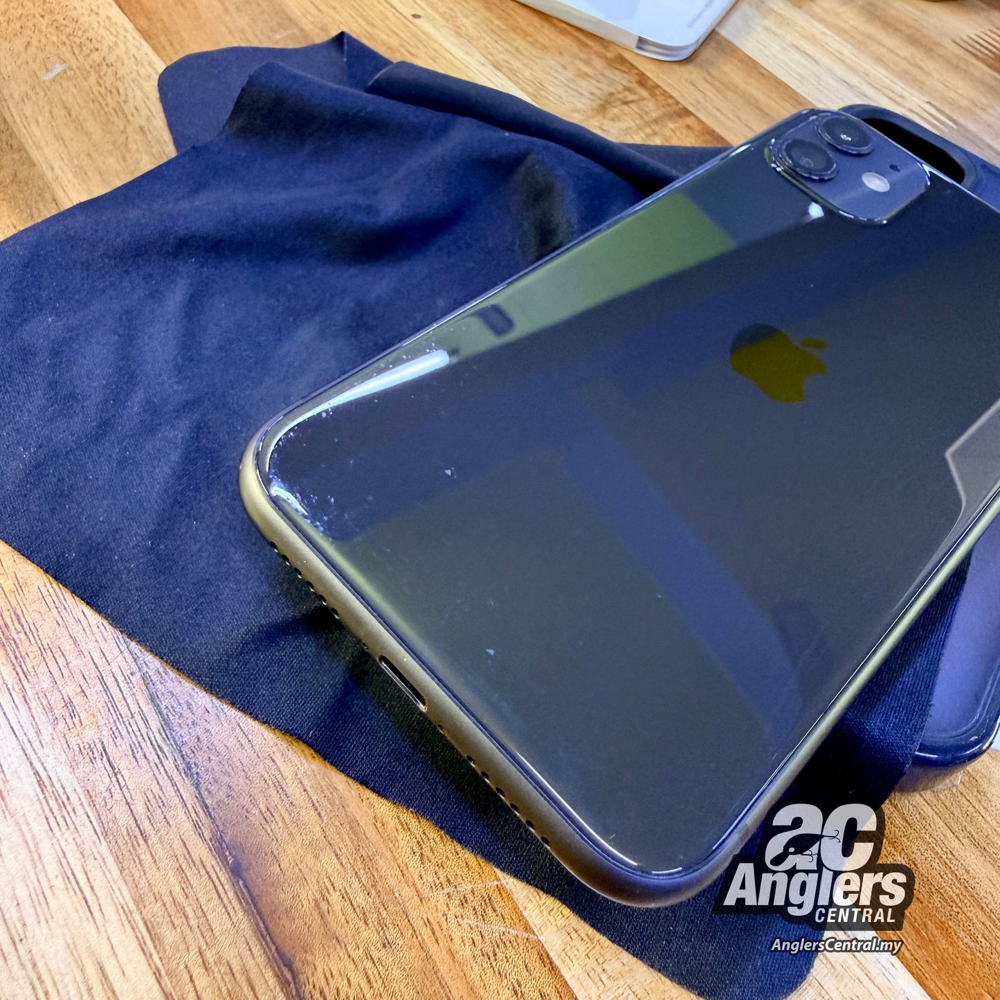 2019 iPhone 11 (128GB Black) (USED, 9/10) complete MY box set