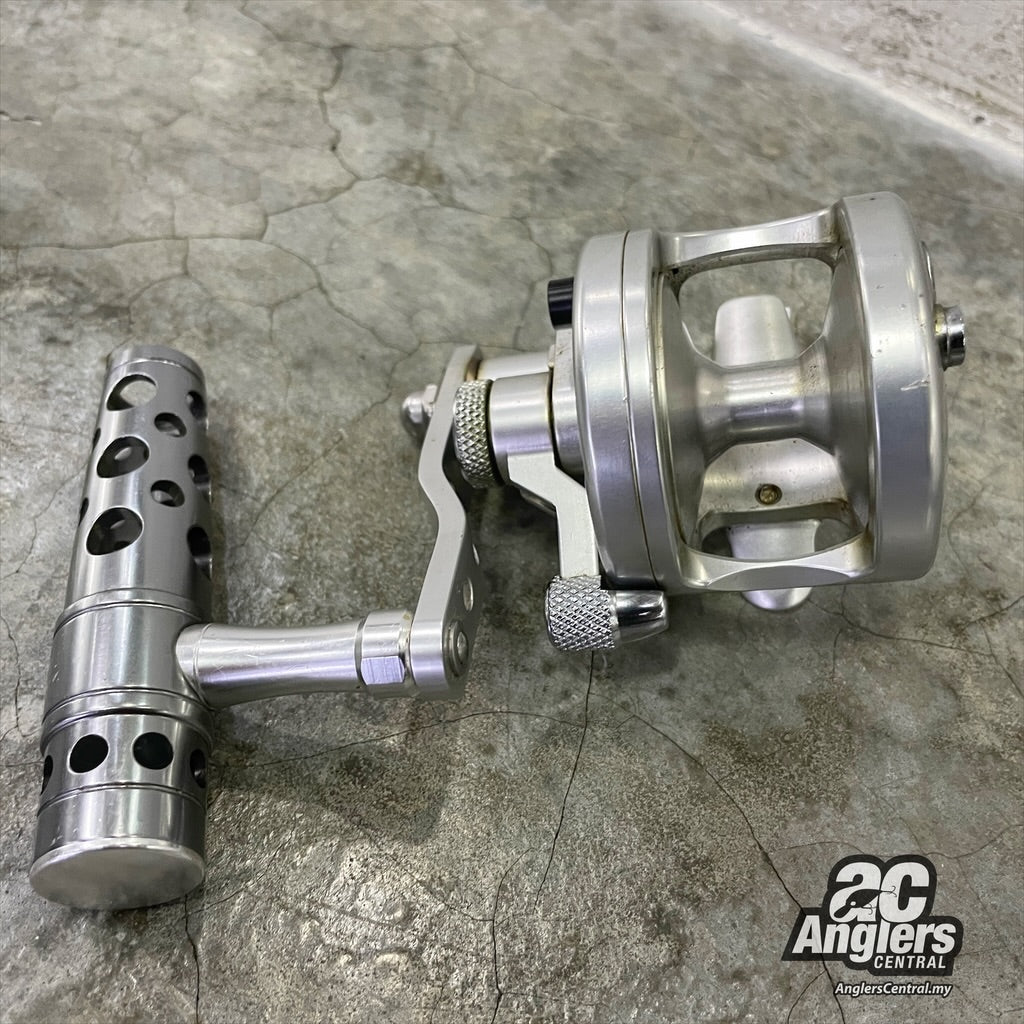 Avet SXJ 5.3 (USED, 9/10) as is