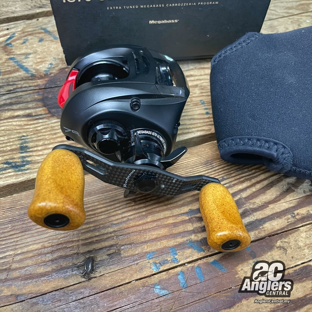 Megabass IS79 Ultimate Competition Right (USED, 9/10) complete box