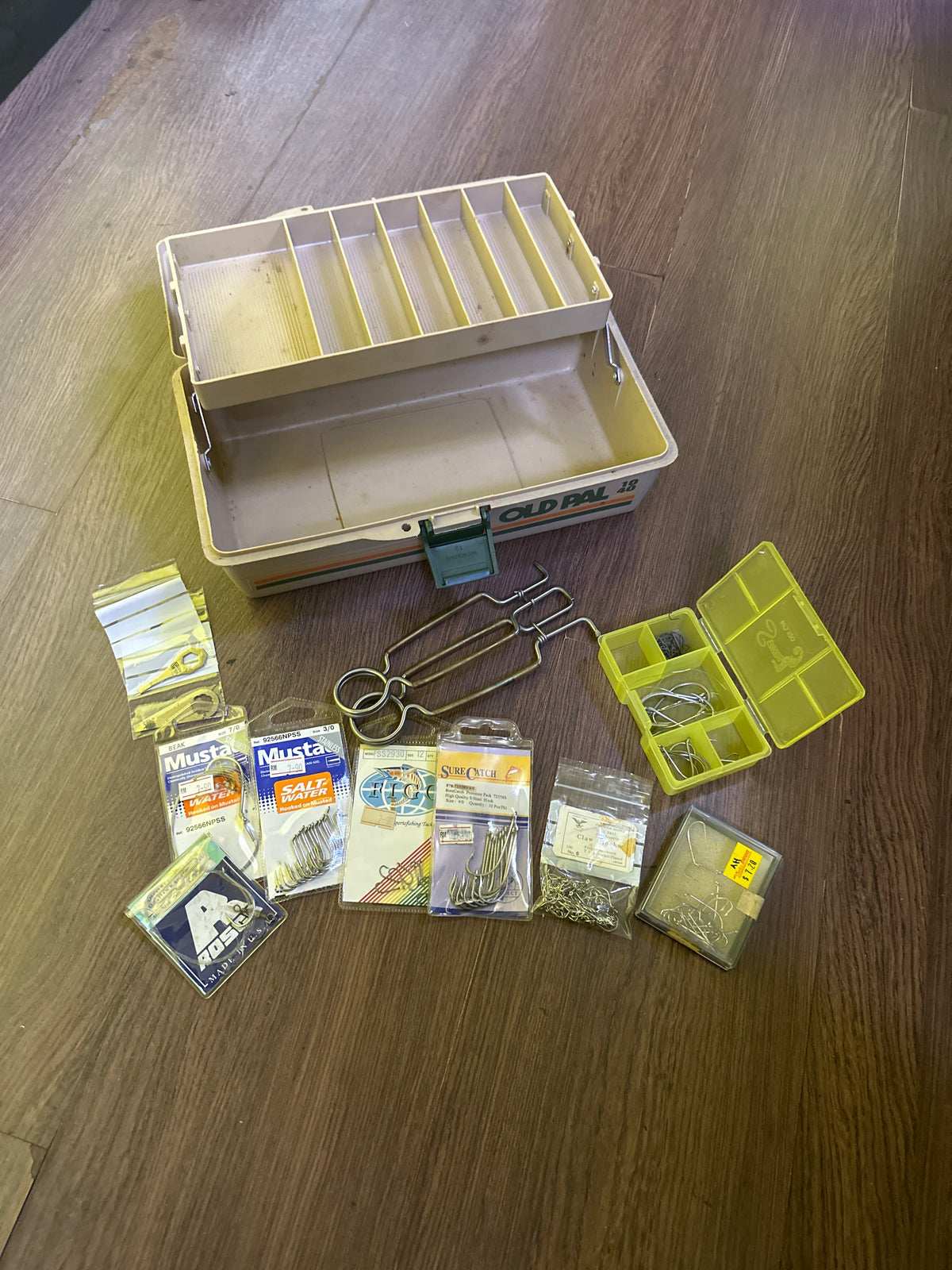 Old Pal 1040 Tackle Box (USED, 7/10) AS IS