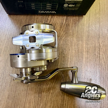 2015 Saltiga 35N-SJ (USED, 9.5/10) complete box set