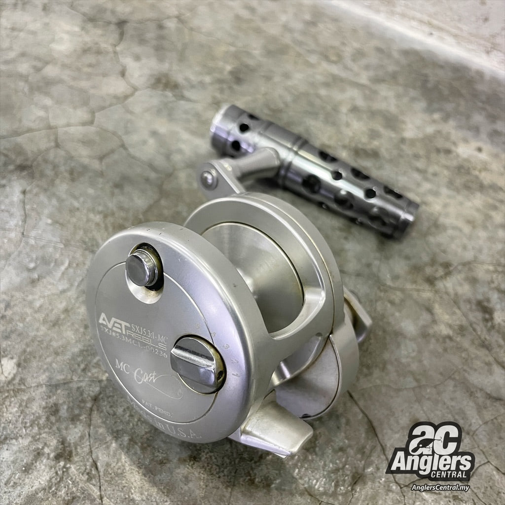 Avet SXJ 5.3 (USED, 9/10) as is