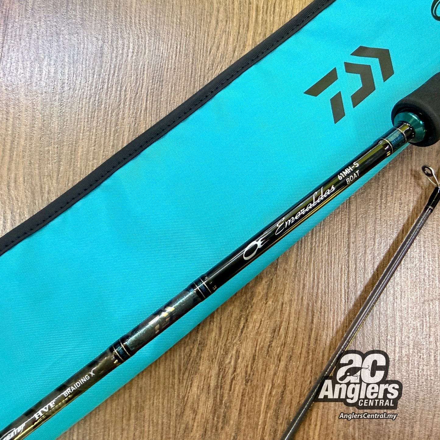 25 Emeraldas Boat 61MH-S Boat (USED, 9.5/10) with rod bag