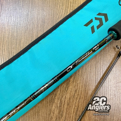 25 Emeraldas Boat 61MH-S Boat (USED, 9.5/10) with rod bag
