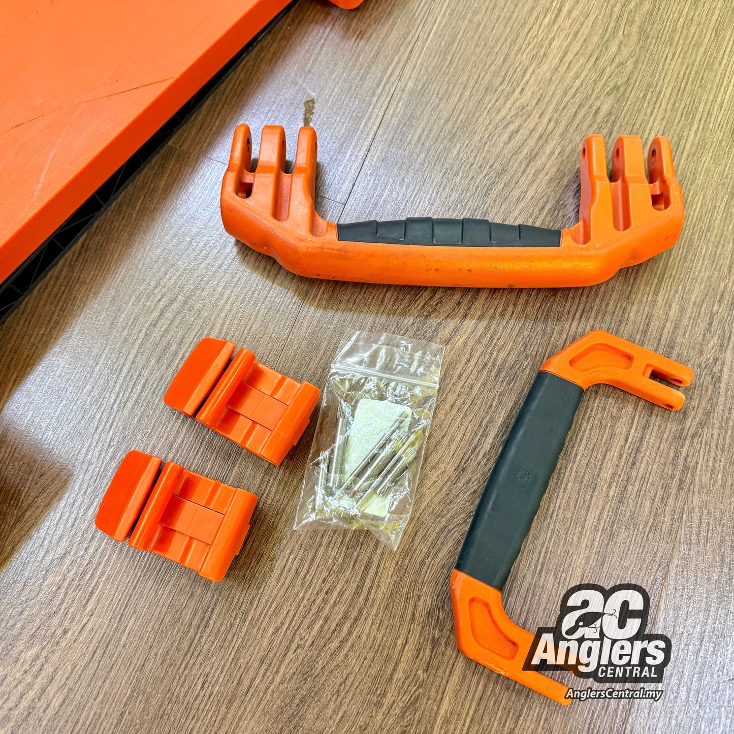 Pelican 1535 Air Case orange parts (USED)