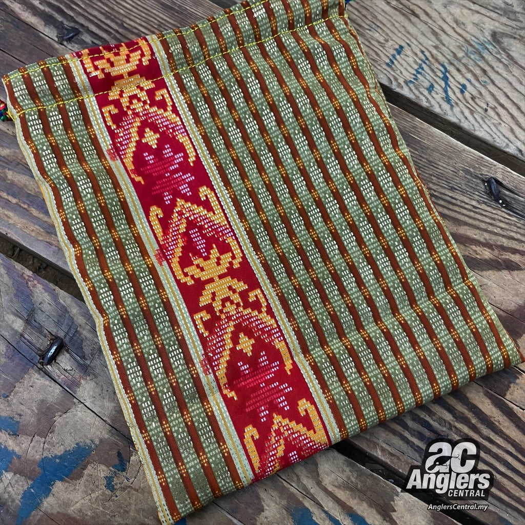 Kantung kekili kain Borneo/Dayak (buatan tangan)