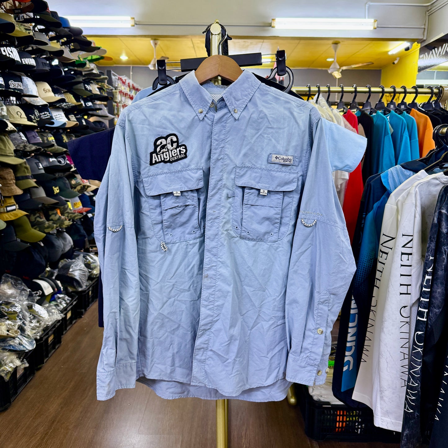 Columbia PFG Omni-Shade Light Blue M (USED, 8.5/10)