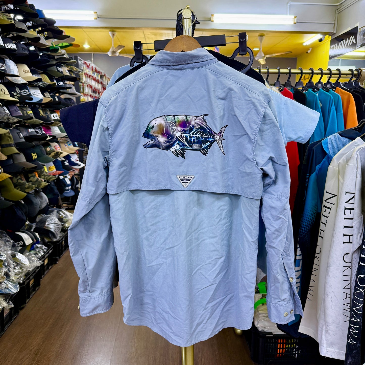 Columbia PFG Omni-Shade Light Blue M (USED, 8.5/10)