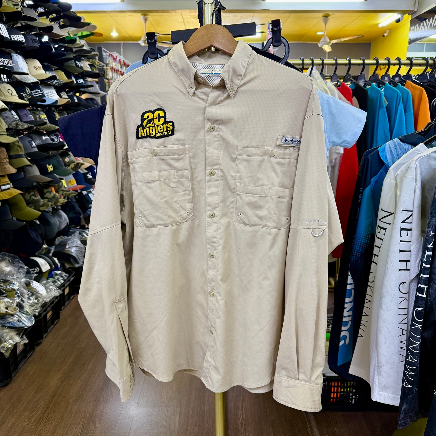 Columbia PFG Omni-Shade Khaki M (USED, 9/10)