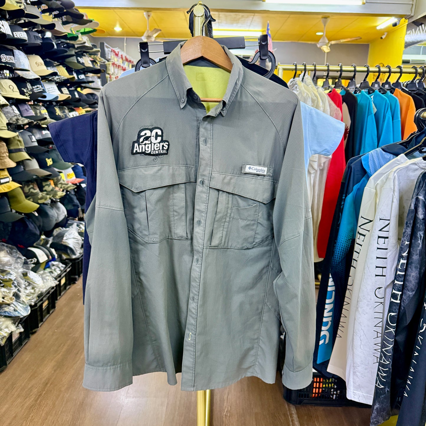 Columbia PFG Omni-Shade Dark Grey Green M (USED, 9/10)