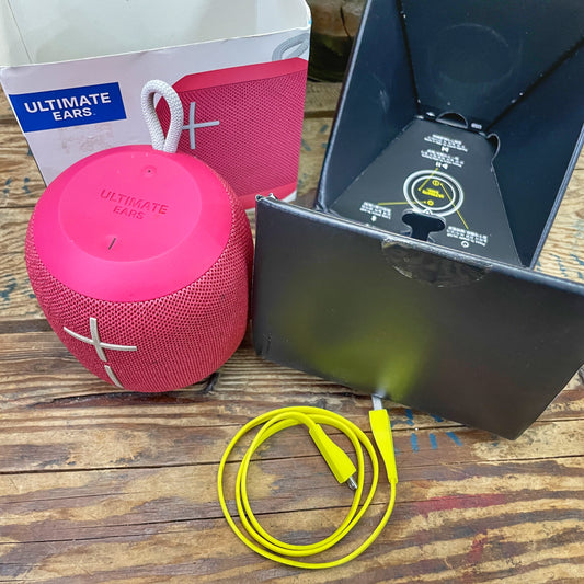 UE Wonderboom (USED, 9/10) with box and cable