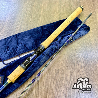 World Shaula 1703R-2 Blue 33565 (USED, 9/10) with rod bag/sleeve