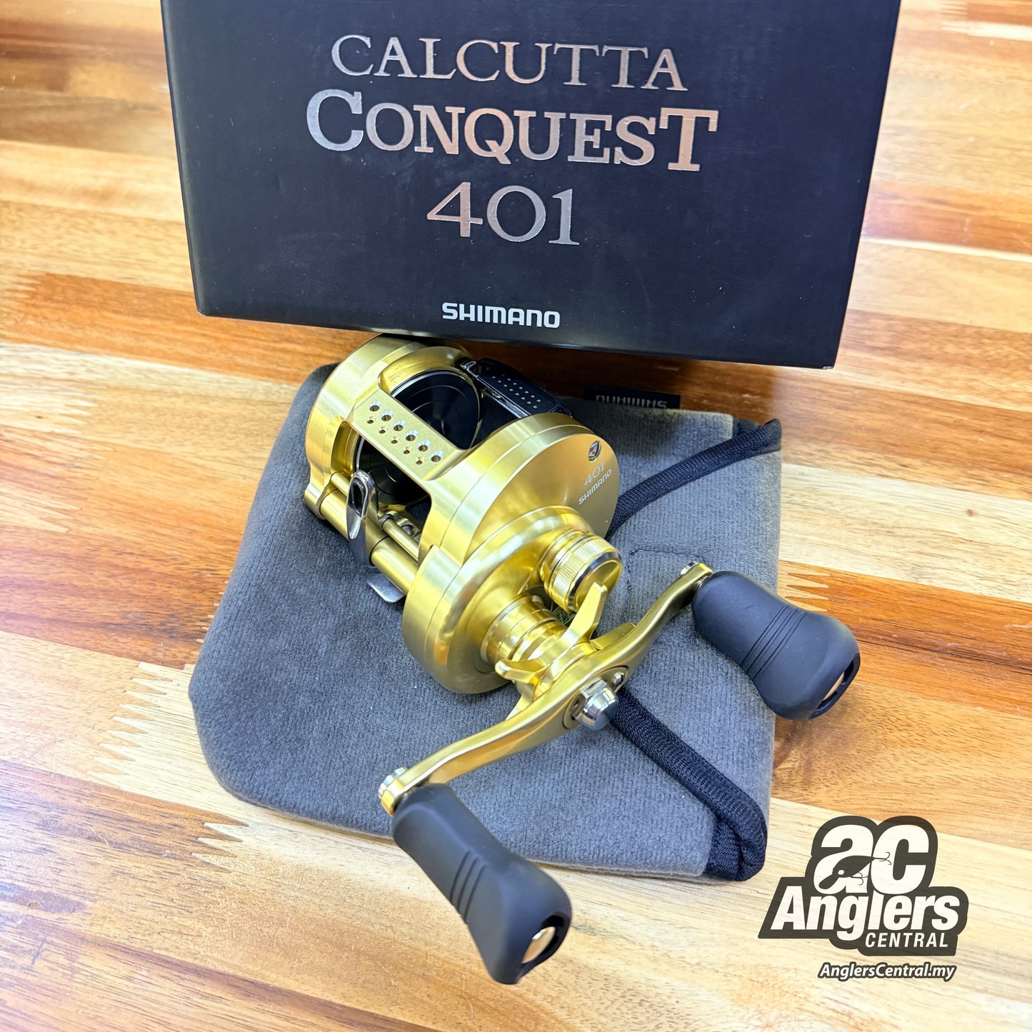 2018 Calcutta Conquest 401 (USED, like new) complete box set
