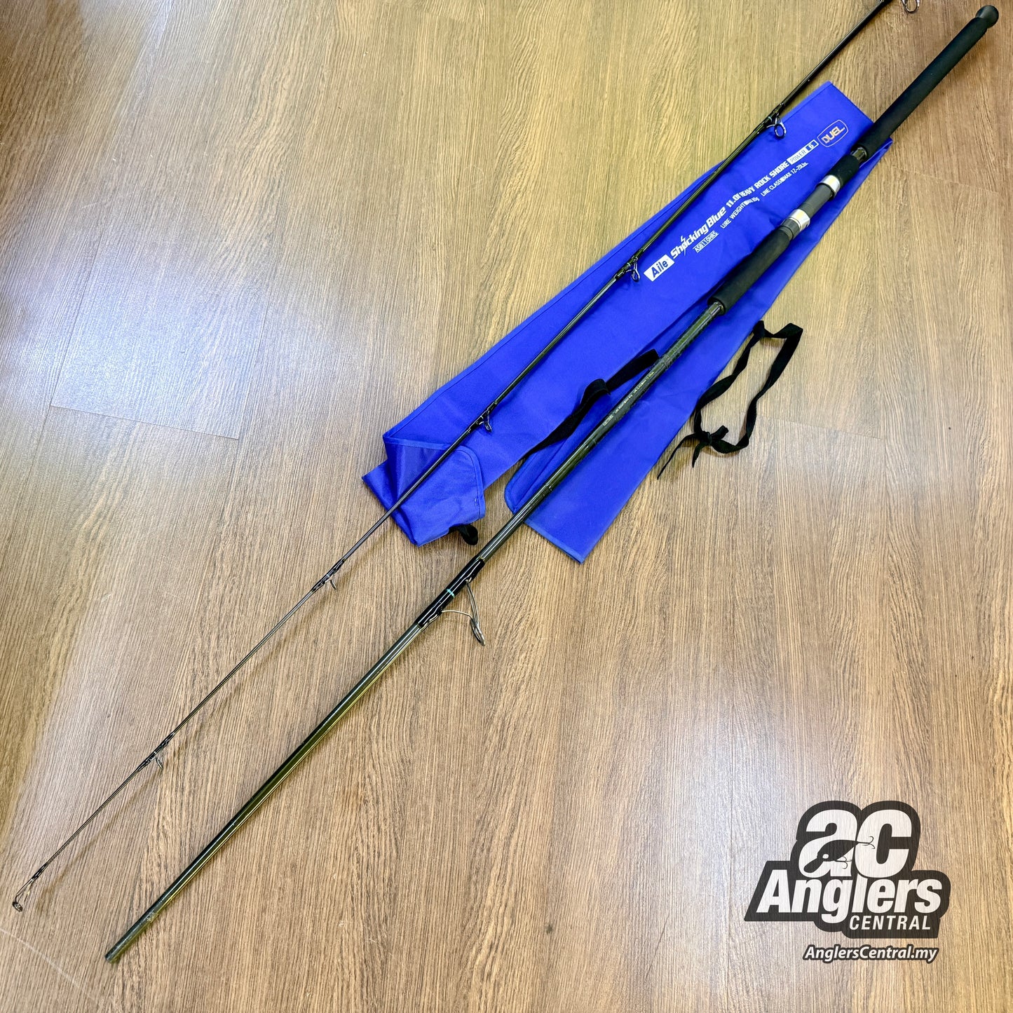 Aile Shocking Blue 11.0f Heavy Rock Shore Power 6 ASB110HRS (USED, 8/10) with rod bag/sleeve
