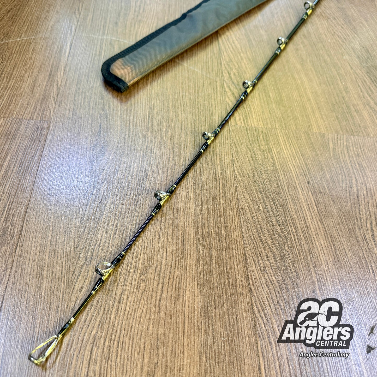 Chermare MH 210 (USED, 9.5/10) with rod bag/sleeve