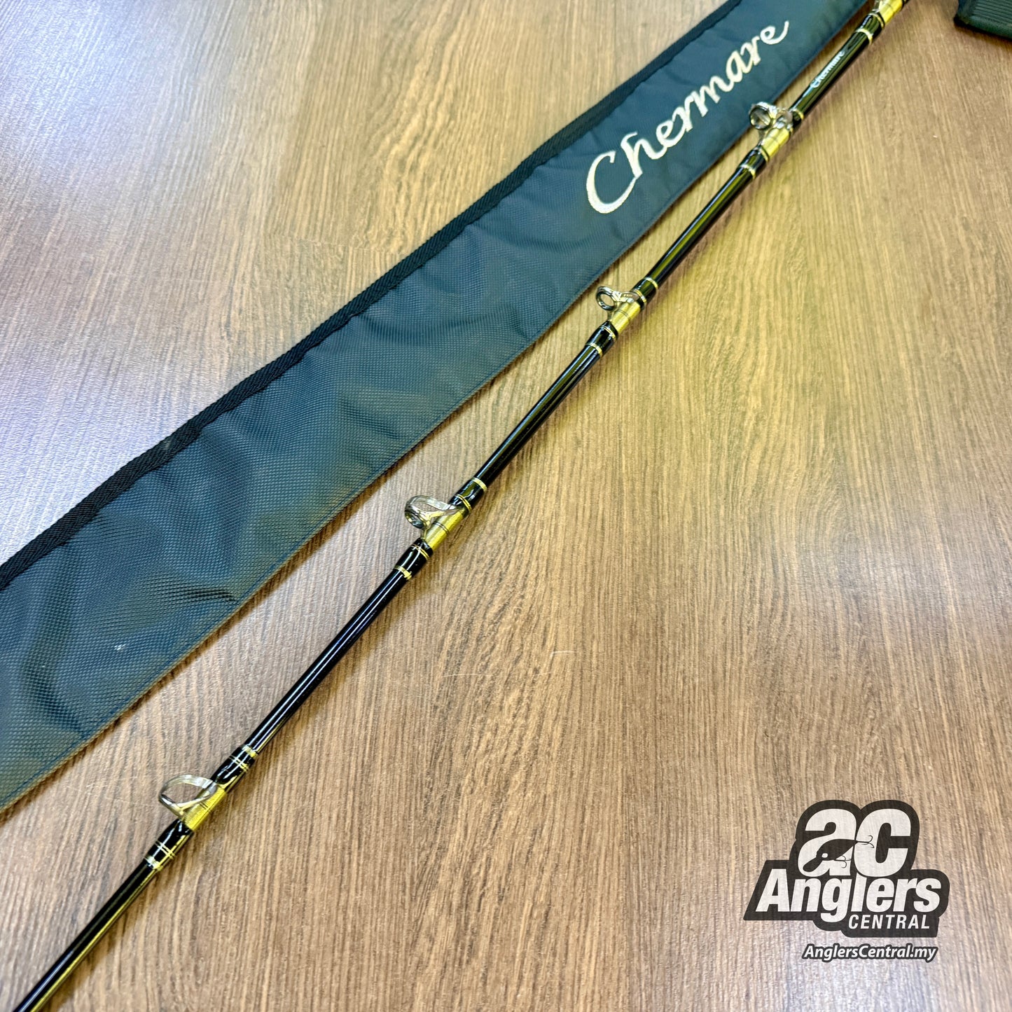 Chermare MH 210 (USED, 9.5/10) with rod bag/sleeve
