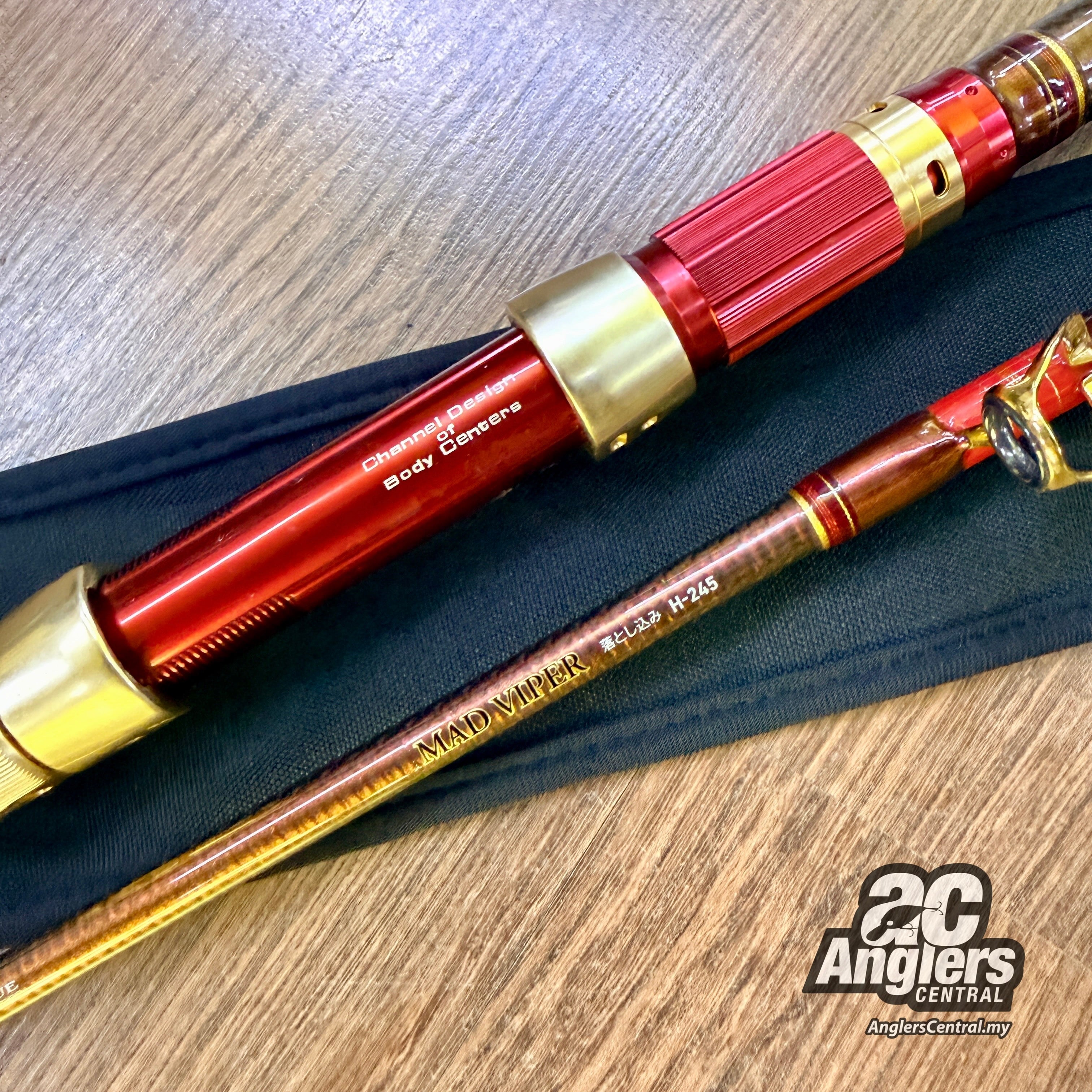Mad Viper Otoshikomi H-245 (USED, 9.5/10) with rod bag/sleeve