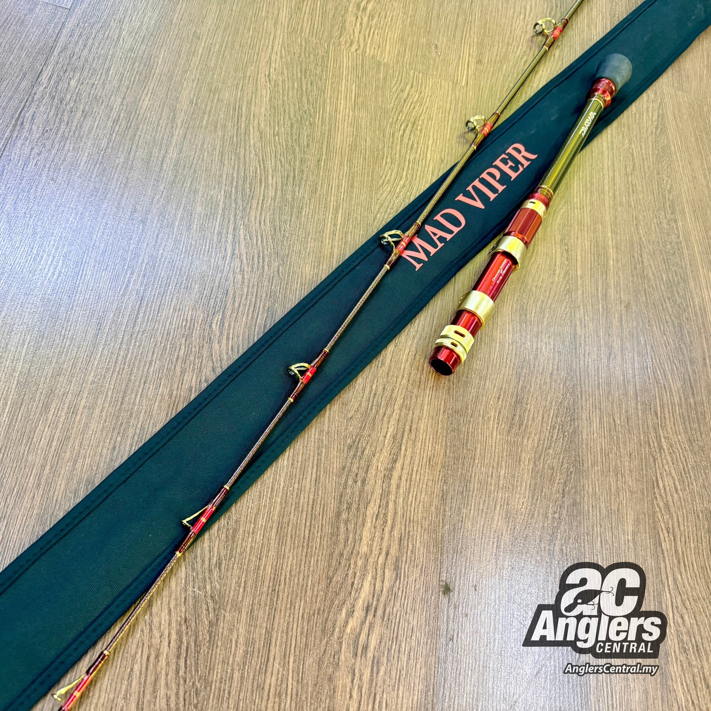 Mad Viper Otoshikomi MH-245 (USED, 9.5/10) with rod bag/sleeve
