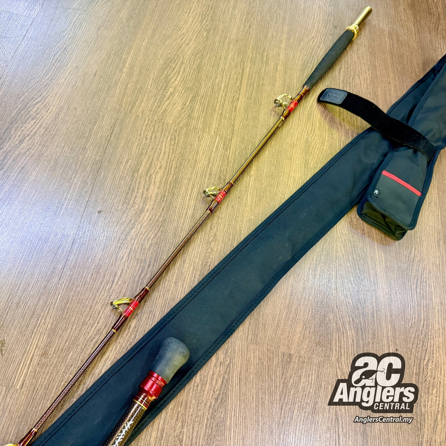 Mad Viper Otoshikomi MH-245 (USED, 9.5/10) with rod bag/sleeve