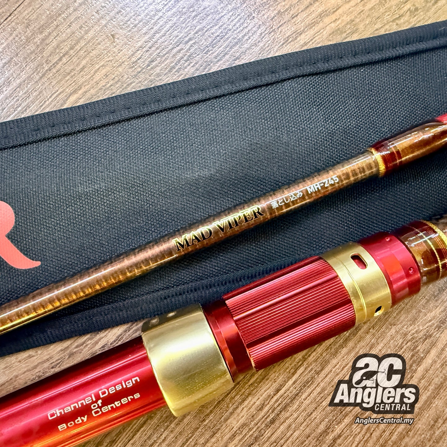 Mad Viper Otoshikomi MH-245 (USED, 9.5/10) with rod bag/sleeve