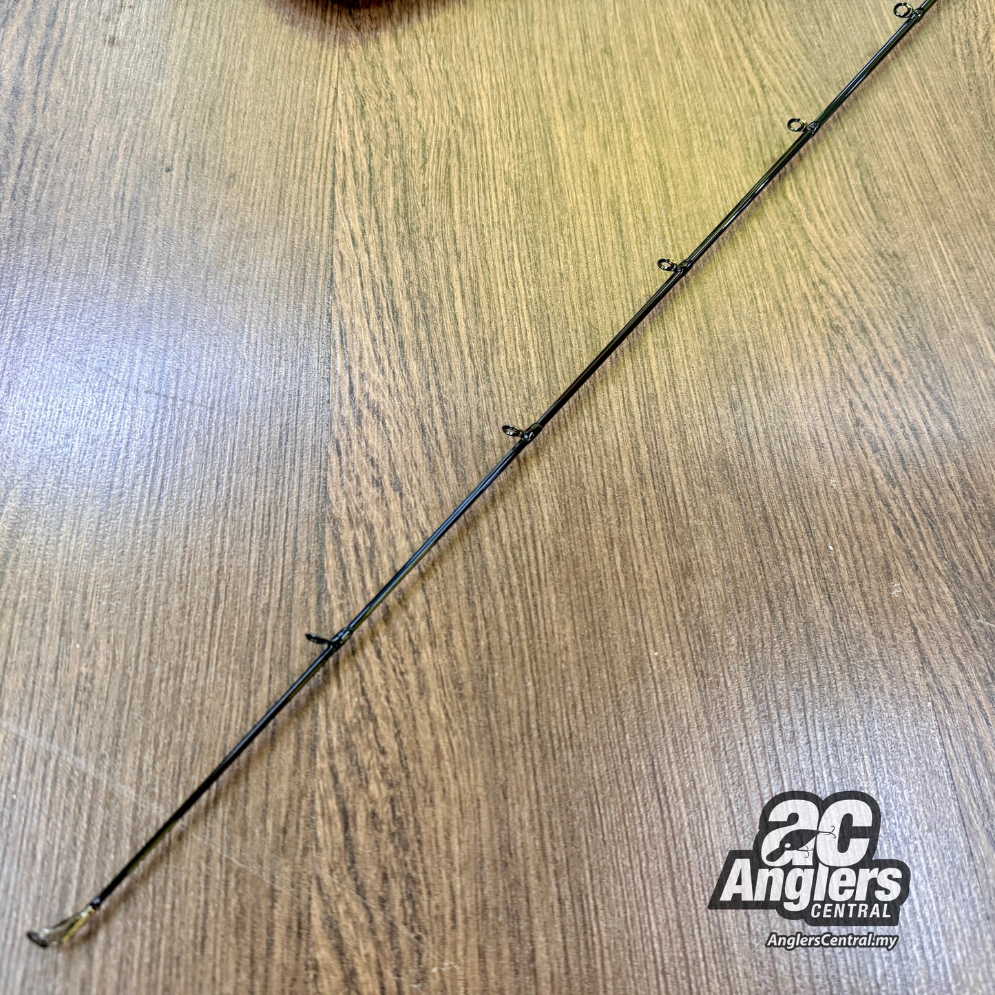 MOZ 582 LM (USED, 8.5/10) with rod bag/sleeve