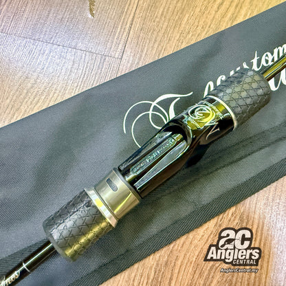 MOZ 582 LM (USED, 8.5/10) with rod bag/sleeve