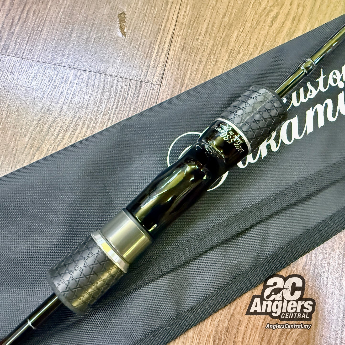MOZ 582 LM (USED, 8.5/10) with rod bag/sleeve