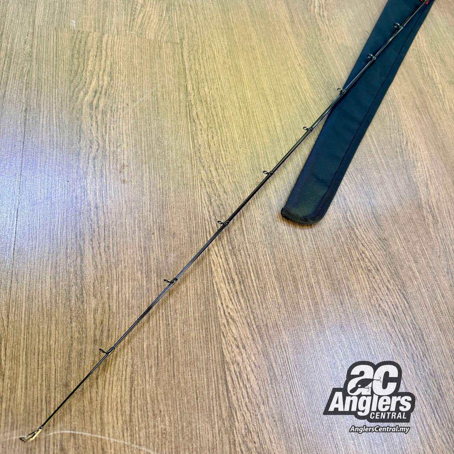 MOZ 584 LM (USED, 8.5/10) with rod bag/sleeve