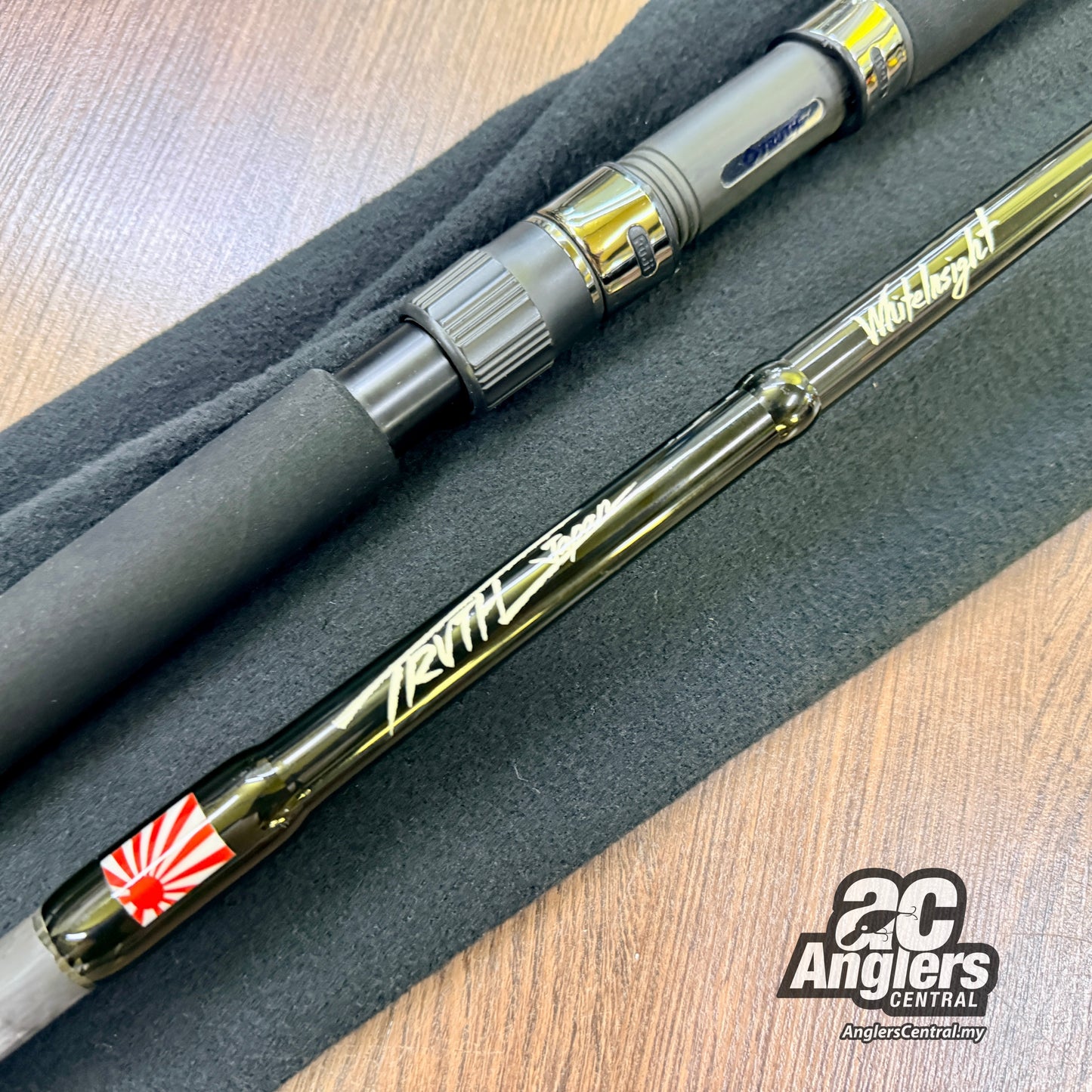 White Insight 828 (USED, 8.5/10) with rod bag/sleeve