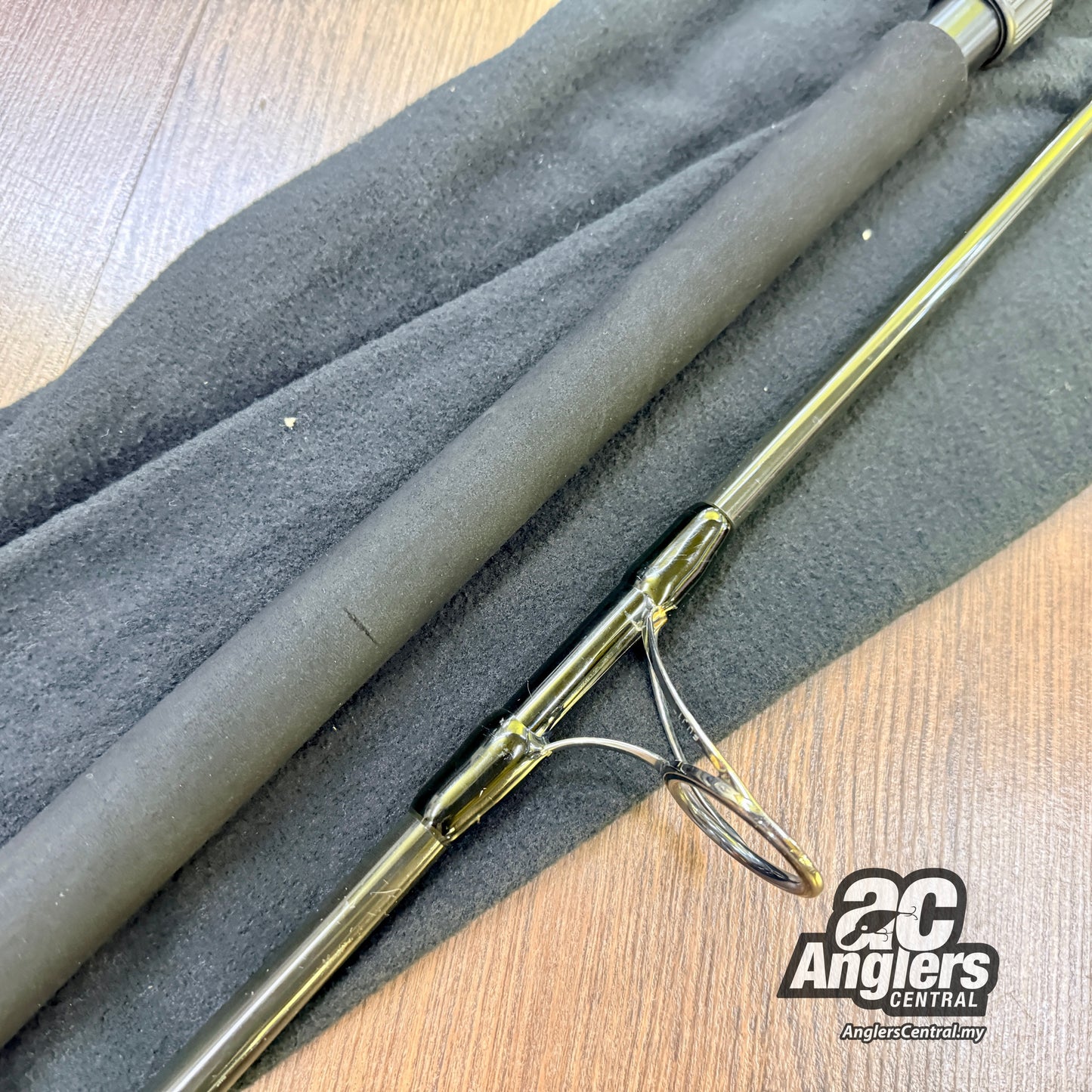 White Insight 828 (USED, 8.5/10) with rod bag/sleeve