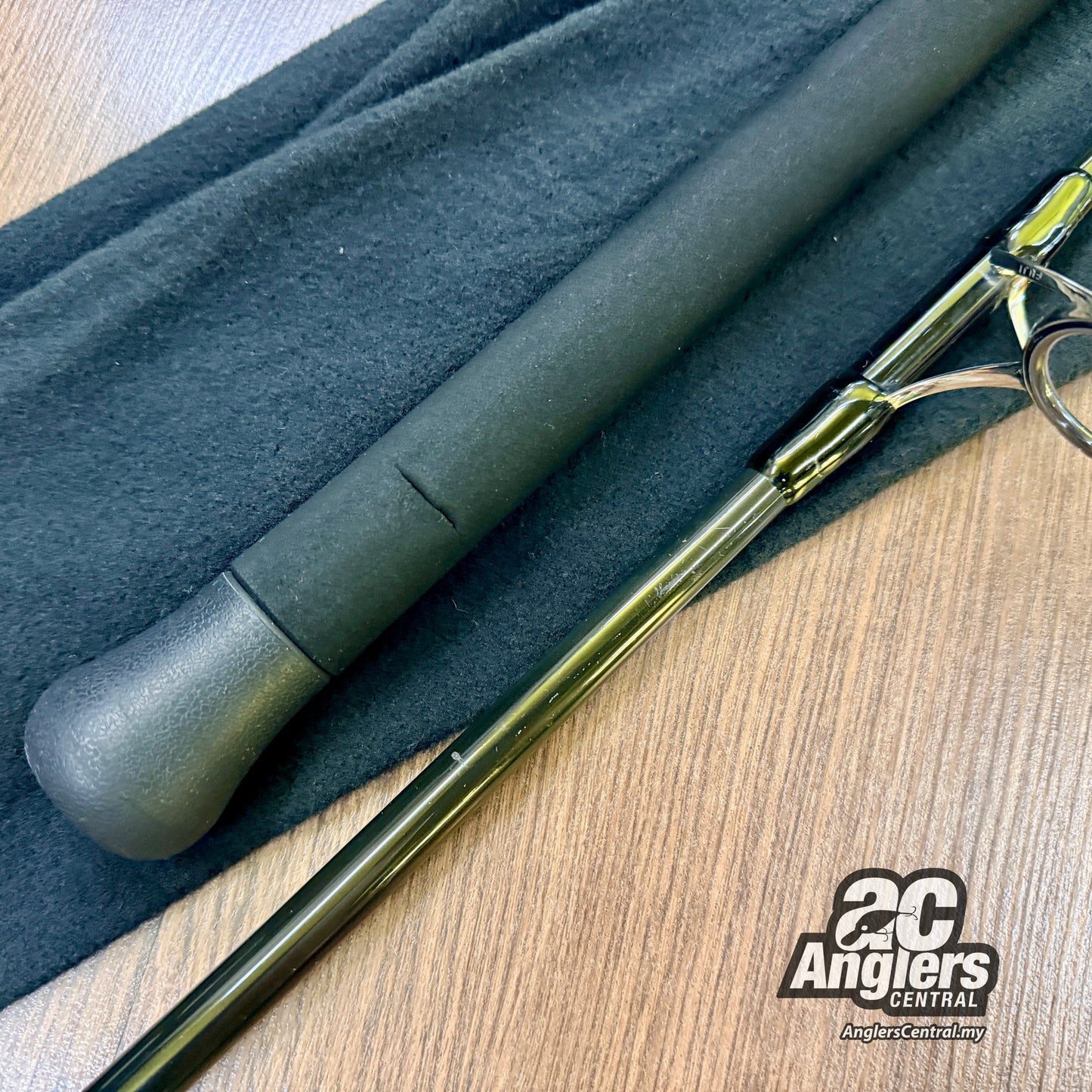White Insight 828 (USED, 8.5/10) with rod bag/sleeve
