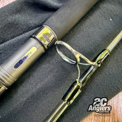 White Insight 828 (USED, 8.5/10) with rod bag/sleeve