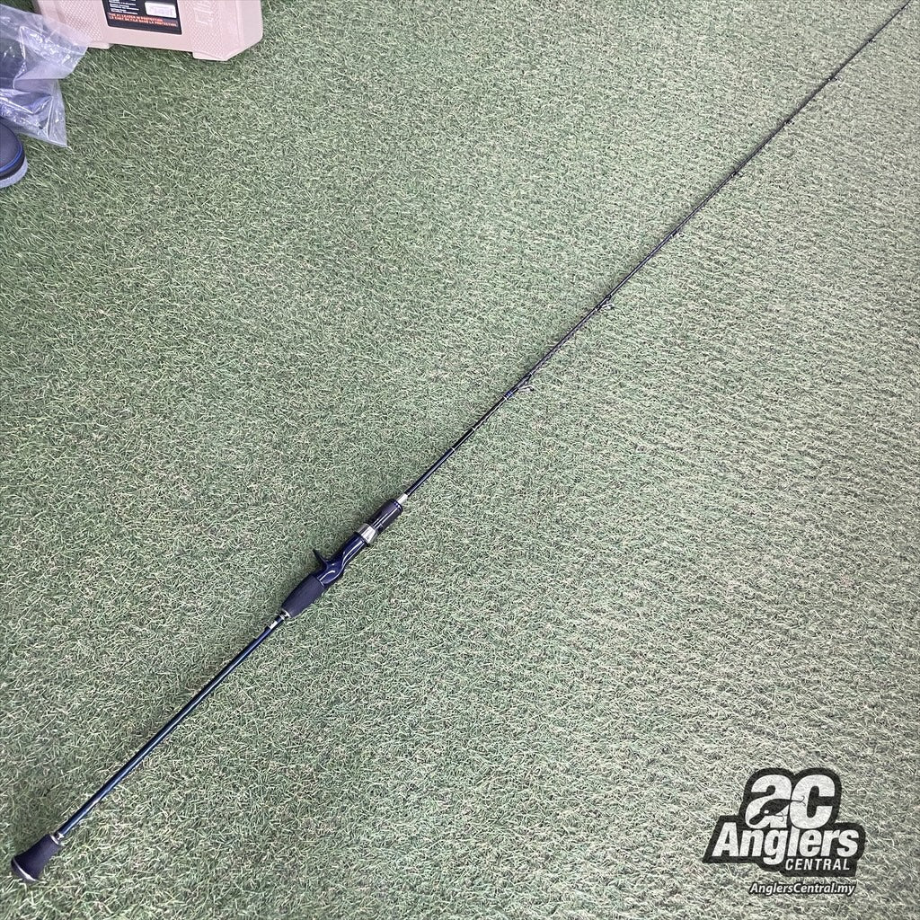 Game Type Slow J B683 PE2.5 (USED, 8/10) with rod bag/sleeve