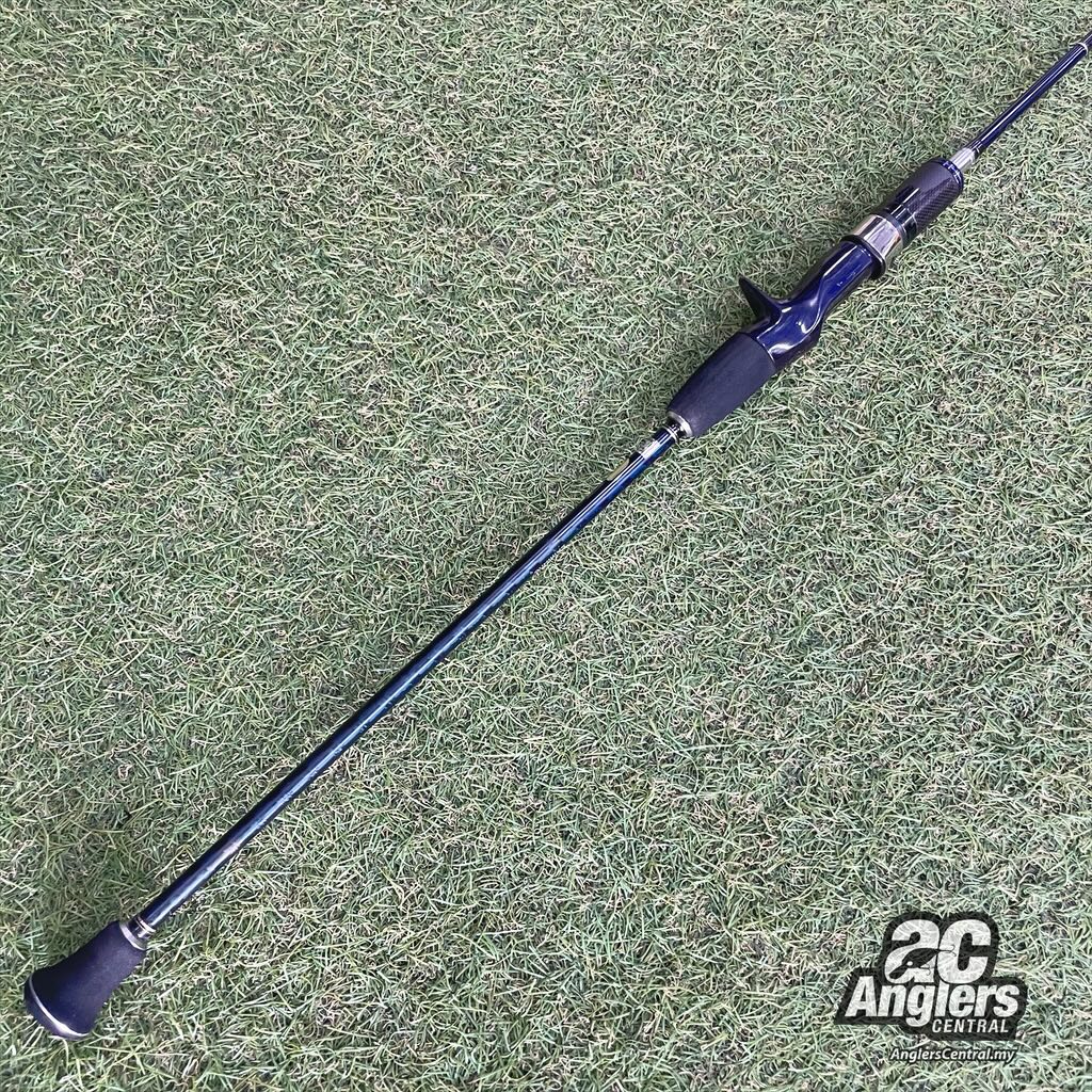 Game Type Slow J B683 PE2.5 (USED, 8/10) with rod bag/sleeve